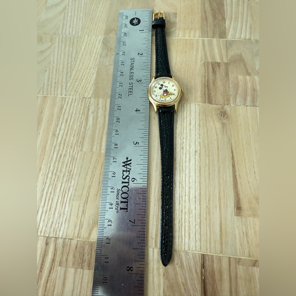 Vintage Lorus Disney Mickey Mouse moving arms watch NEW BATTERY - Picture 10 of 10